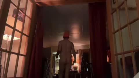 Snapshot of moony__ chatting on 02-21-25, 01:44 Moon online show from 02-21-25, 01:44