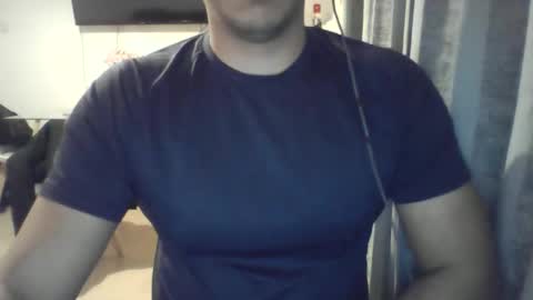 Snapshot of morenolatin19 chatting on 12-17-25, 06:03 Jos Luis online show from 12-17-25, 06:03