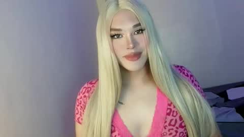 Snapshot of morgana_vile chatting on 05-10-26, 11:32 Ms. Morgana online show from 05-10-26, 11:32