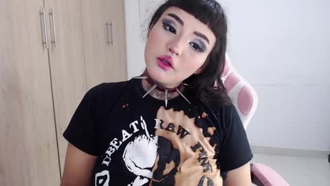 Snapshot of morganmoon1 chatting on 12-08-24, 04:04 Morgan Moon online show from 12-08-24, 04:04