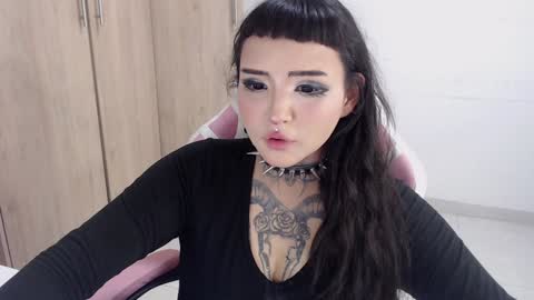 Snapshot of morganmoon1 chatting on 01-27-25, 06:20 Morgan Moon online show from 01-27-25, 06:20