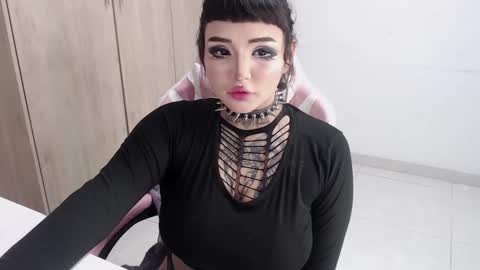 Snapshot of morganmoon1 chatting on 02-25-25, 05:41 Morgan Moon online show from 02-25-25, 05:41