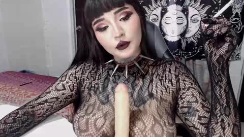 Snapshot of morganmoon1 chatting on 09-11-25, 04:18 Morgan Moon online show from 09-11-25, 04:18