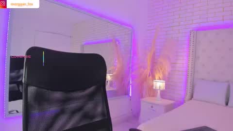 Snapshot of morggan_fx chatting on 09-18-25, 02:57 Morggan Castle online show from 09-18-25, 02:57