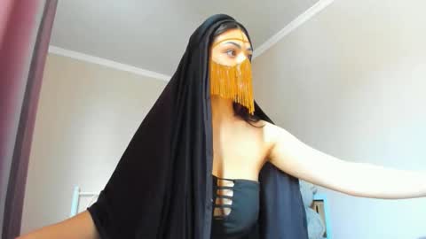 Snapshot of moroccan_diamond_ chatting on 02-27-26, 07:41 Medina online show from 02-27-26, 07:41