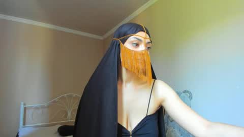 Medina online show from 05-08-26, 06:52