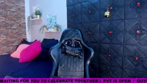 Snapshot of morochaa_fire chatting on 12-23-24, 02:35 Morocha online show from 12-23-24, 02:35