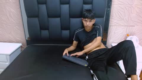 MORTELLE online show from 12-22-25, 07:33