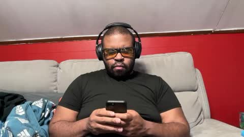Snapshot of mr_irvin chatting on 03-25-26, 12:16 mr_irvin online show from 03-25-26, 12:16