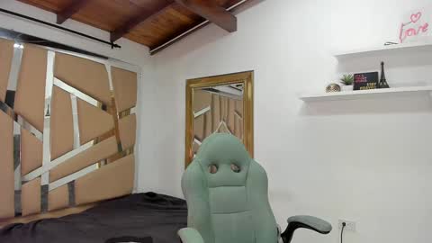 MIKEE online show from 02-19-25, 03:06