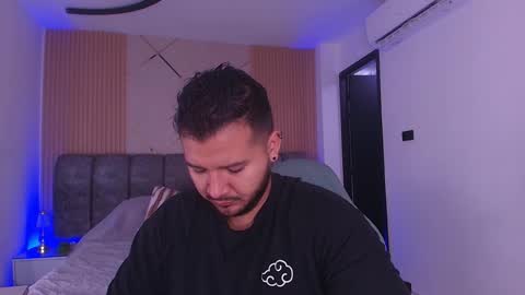 MIKEE online show from 02-12-26, 03:12