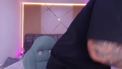 MIKEE online show from 04-14-26, 03:01