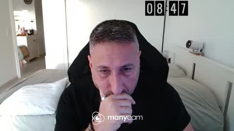 mrdr0o0o online show from 12-18-25, 07:47