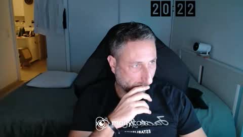 mrdr0o0o online show from 12-22-25, 07:22