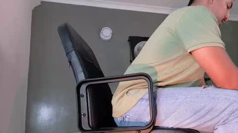 Mr Fox online show from 10-27-25, 07:40