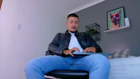 Mr Fox online show from 03-31-26, 07:36