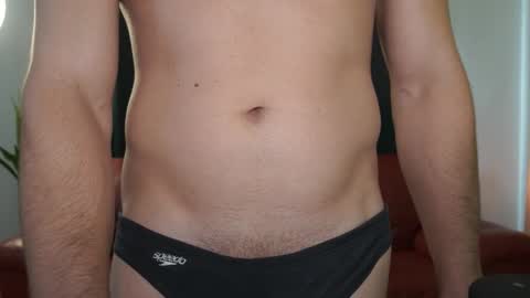 Snapshot of mrgreeneyes01 chatting on 10-31-25, 07:31 juan luis online show from 10-31-25, 07:31