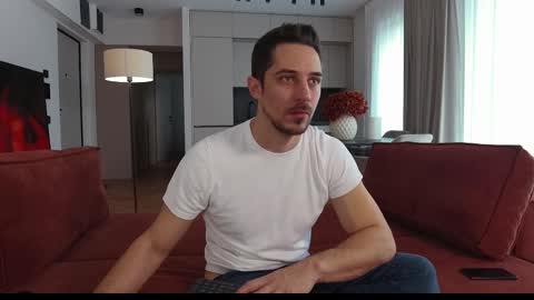 Snapshot of mrgreeneyes01 chatting on 11-18-25, 09:03 juan luis online show from 11-18-25, 09:03