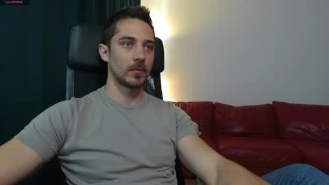 Snapshot of mrgreeneyes01 chatting on 04-27-26, 07:39 juan luis online show from 04-27-26, 07:39