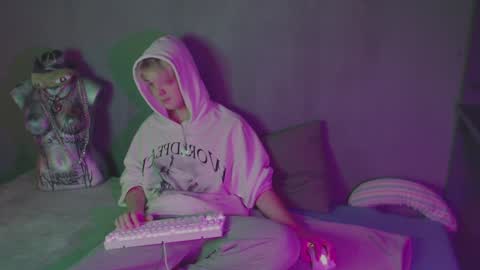 mr leo online show from 12-28-24, 10:55