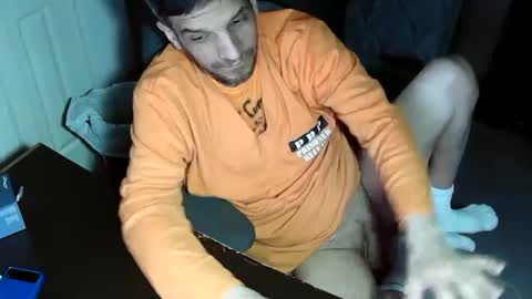 Snapshot of mrmarcxxcam chatting on 02-20-25, 04:18 MrMarc online show from 02-20-25, 04:18