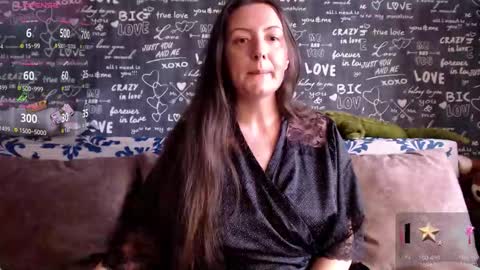 Snapshot of mrs__le chatting on 11-22-25, 10:14 Lara online show from 11-22-25, 10:14