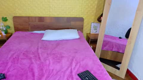 Snapshot of mrs_buttocks chatting on 02-13-25, 05:54 mrs_buttocks online show from 02-13-25, 05:54