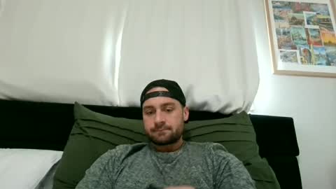 Snapshot of mrthickly818 chatting on 02-18-26, 04:03 mrthickly818 online show from 02-18-26, 04:03