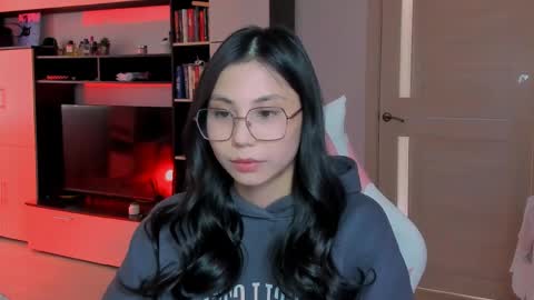 ms_emily_ online show from 04-23-26, 11:20