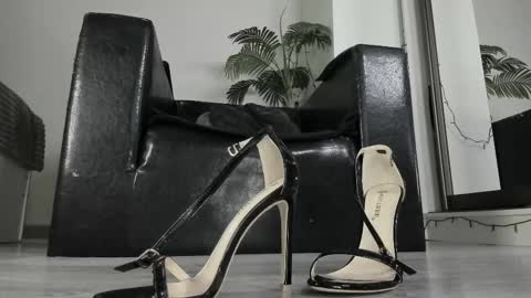 Snapshot of ms_enigma chatting on 03-09-25, 05:39 Goddess. Miss. Lady. Queen. Madam Milady online show from 03-09-25, 05:39