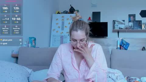 Snapshot of ms_foryou chatting on 05-10-26, 04:17 Ms ForYOU online show from 05-10-26, 04:17