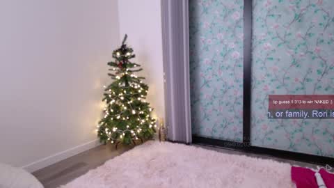 R o r i  SnapChat heyroriv2 wednesday - sunday Noon oclock mountain - 5pm mountain online show from 01-01-25, 03:13