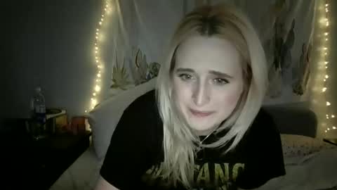 Snapshot of msclairewhatever chatting on 09-16-25, 04:24 msclairewhatever online show from 09-16-25, 04:24