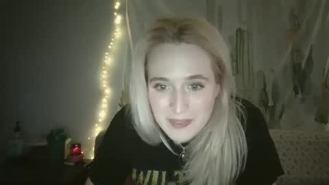 Snapshot of msclairewhatever chatting on 09-30-25, 04:17 msclairewhatever online show from 09-30-25, 04:17