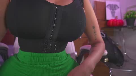 Snapshot of mssburbuja chatting on 01-21-25, 03:04 Manuela online show from 01-21-25, 03:04