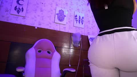 Snapshot of mssburbuja chatting on 01-28-25, 03:15 Manuela online show from 01-28-25, 03:15