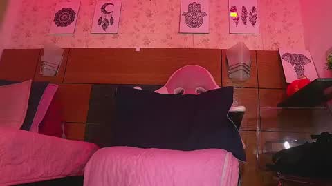 Snapshot of mssburbuja chatting on 02-11-25, 06:08 Manuela online show from 02-11-25, 06:08