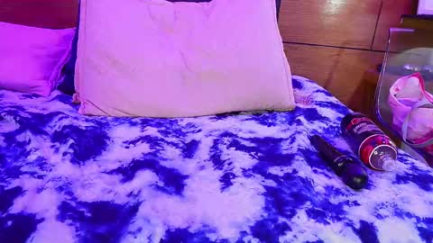 Snapshot of mssburbuja chatting on 02-21-25, 06:18 Manuela online show from 02-21-25, 06:18