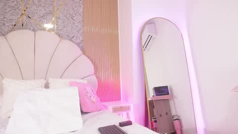 Manuela  online show from 11-15-25, 03:15