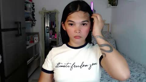 Snapshot of mstefany chatting on 10-05-25, 01:42 tefany online show from 10-05-25, 01:42