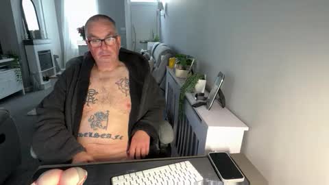 Snapshot of mtb1697 chatting on 10-03-25, 09:06 mtb1697 online show from 10-03-25, 09:06