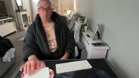 Snapshot of mtb1697 chatting on 10-08-25, 08:34 mtb1697 online show from 10-08-25, 08:34