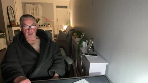 Snapshot of mtb1697 chatting on 10-19-25, 11:05 mtb1697 online show from 10-19-25, 11:05