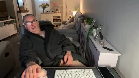 Snapshot of mtb1697 chatting on 10-28-25, 07:45 mtb1697 online show from 10-28-25, 07:45