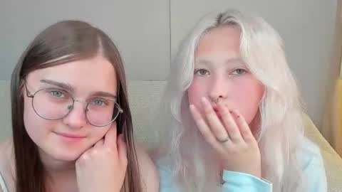 Mia online show from 07-30-26, 12:04