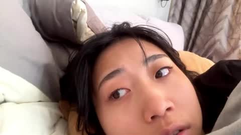 Snapshot of muiklecha chatting on 04-22-26, 10:11 Mia online show from 04-22-26, 10:11