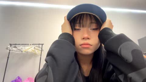 Snapshot of muiklecha chatting on 05-04-26, 07:04 Mia online show from 05-04-26, 07:04