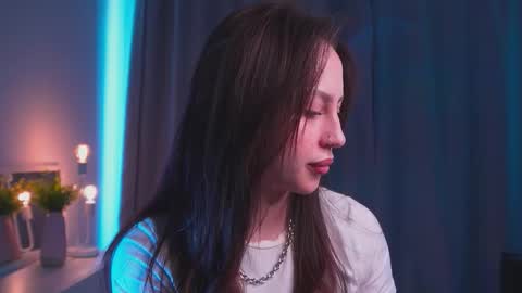 Snapshot of multifruiti chatting on 09-19-25, 05:53 Kira online show from 09-19-25, 05:53