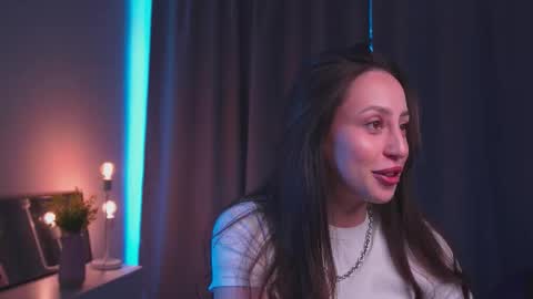 Snapshot of multifruiti chatting on 09-21-25, 06:59 Kira online show from 09-21-25, 06:59