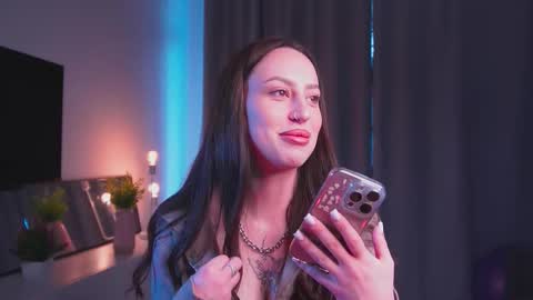 Snapshot of multifruiti chatting on 09-22-25, 04:58 Kira online show from 09-22-25, 04:58